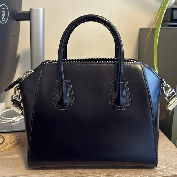 Authentic Givenchy Small Antigona Smooth Leather - Picture 4 of 10